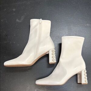 Elegant White Ankle Boots with Pearl Heel